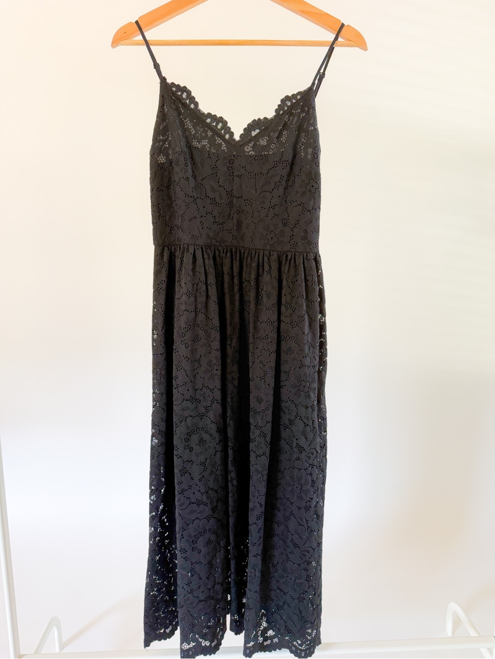 Express Allover Lace V-Neck Midi Dress - Black (Size Small)
